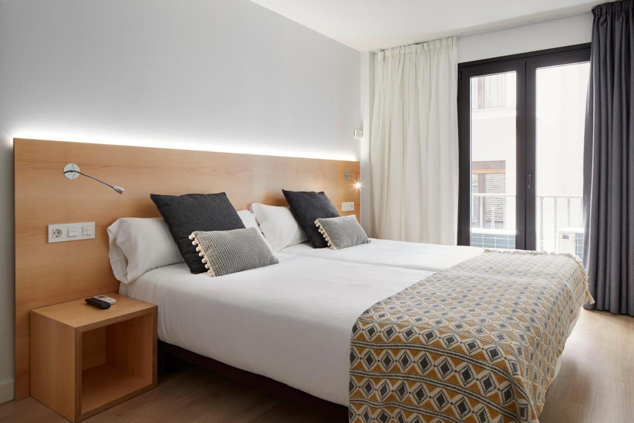 Hostal Arriazu Pamplona Bagian luar foto