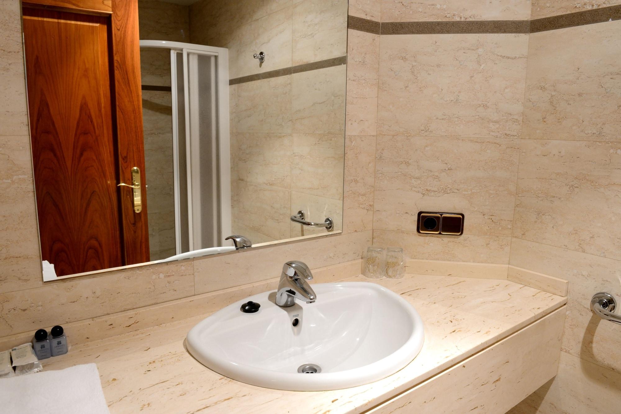 Hostal Arriazu Pamplona Bagian luar foto