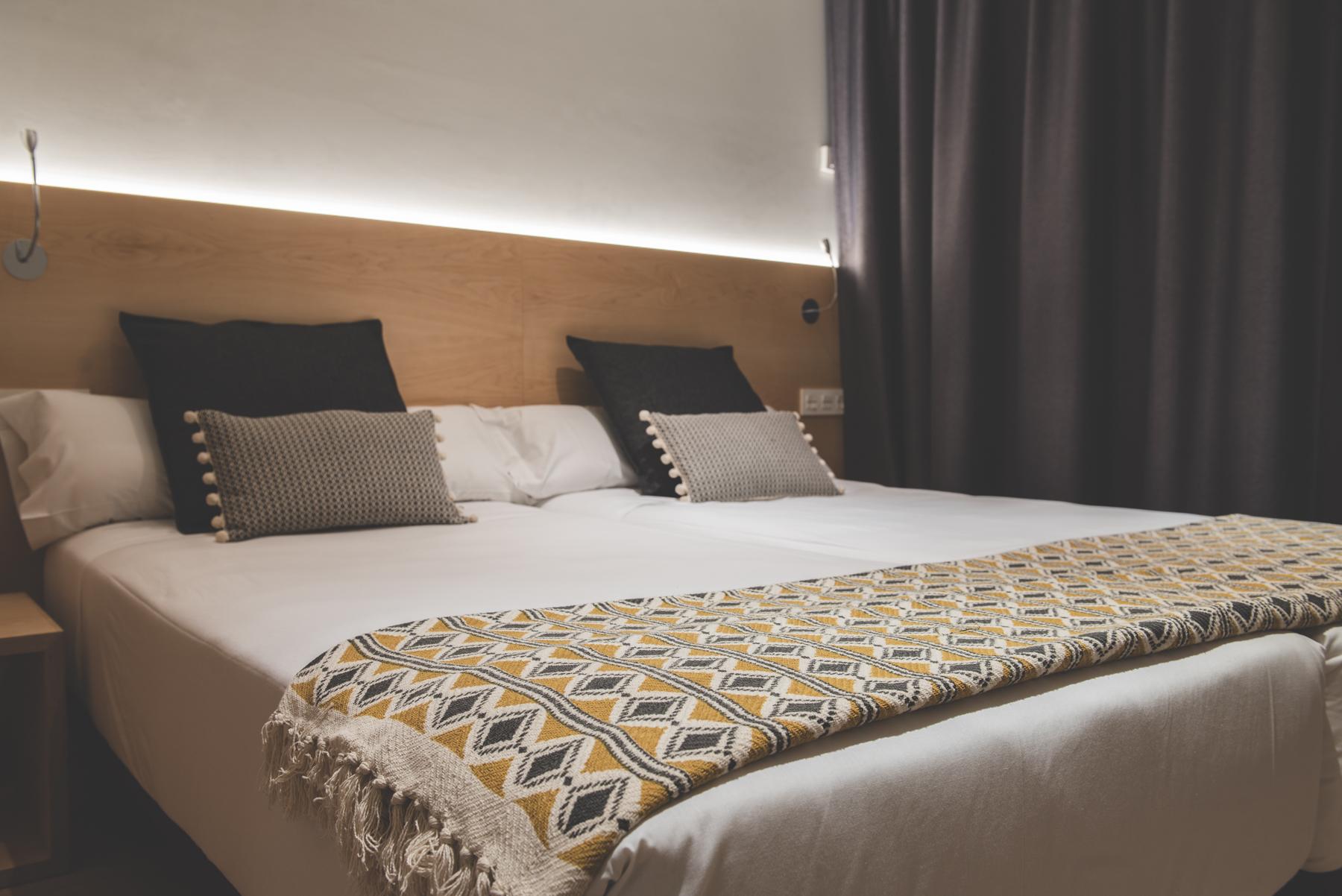 Hostal Arriazu Pamplona Bagian luar foto