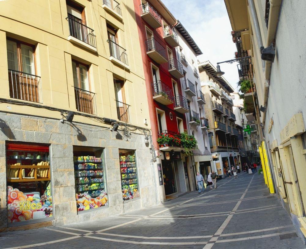 Hostal Arriazu Pamplona Bagian luar foto