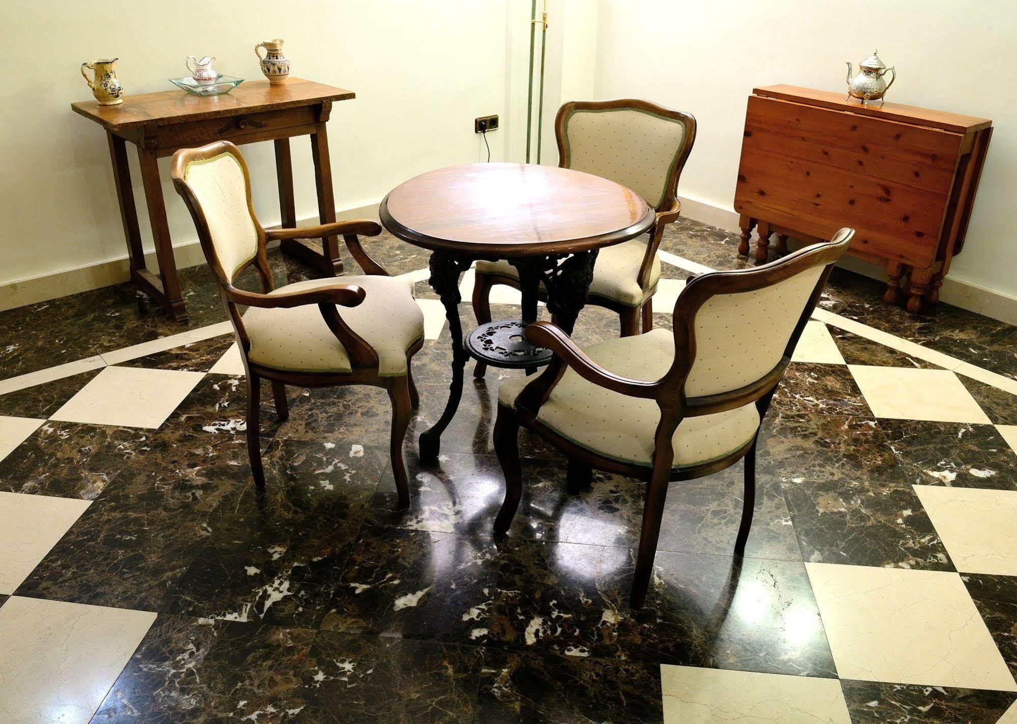 Hostal Arriazu Pamplona Bagian luar foto