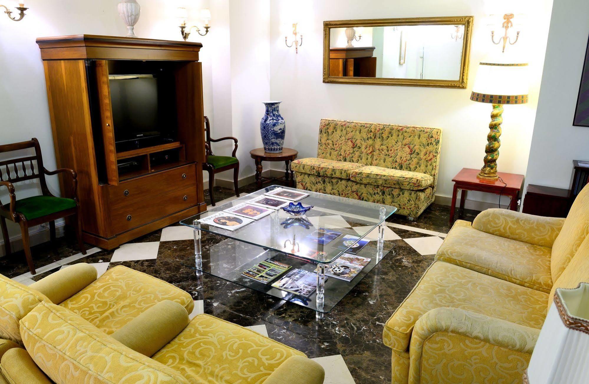 Hostal Arriazu Pamplona Bagian luar foto