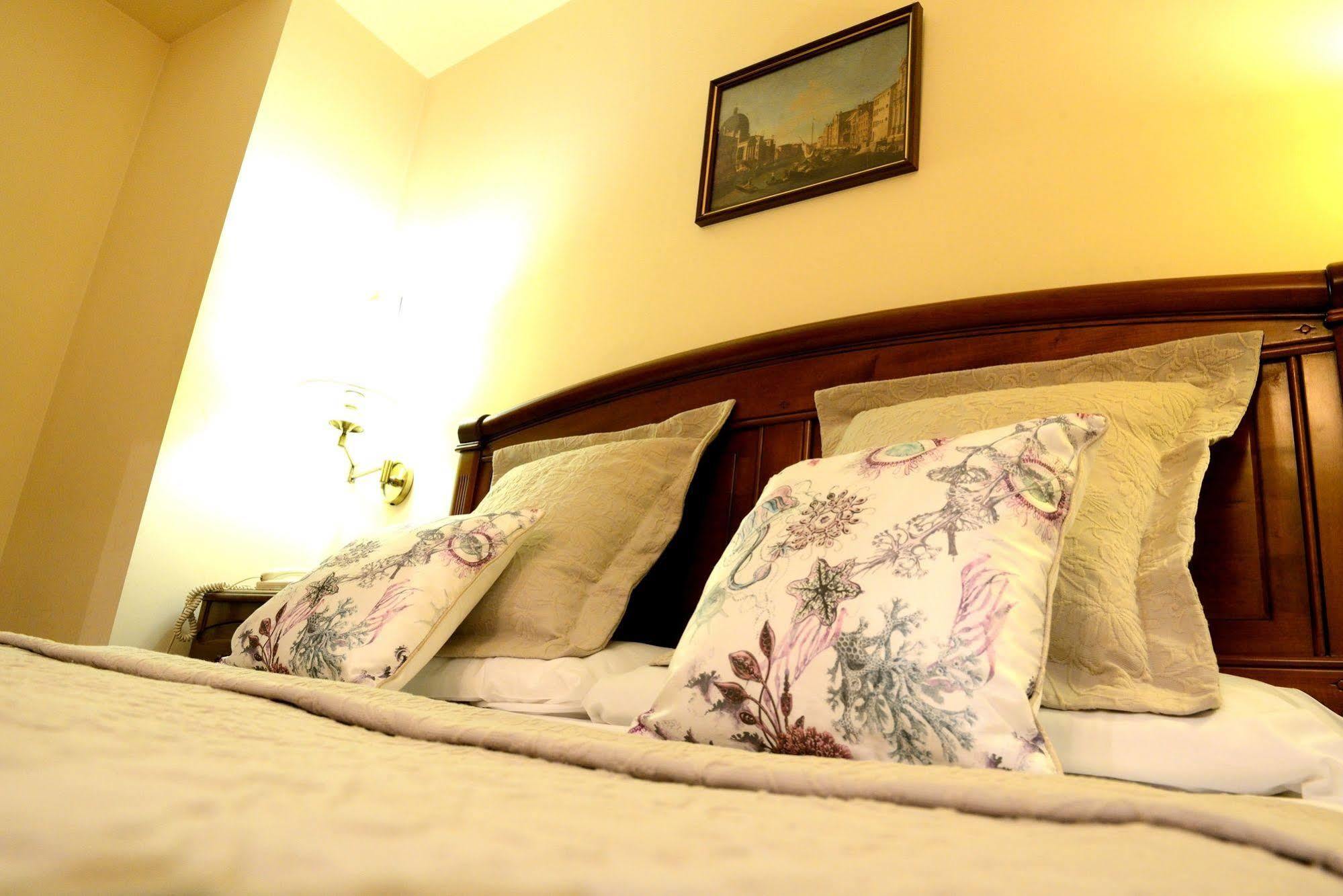 Hostal Arriazu Pamplona Bagian luar foto