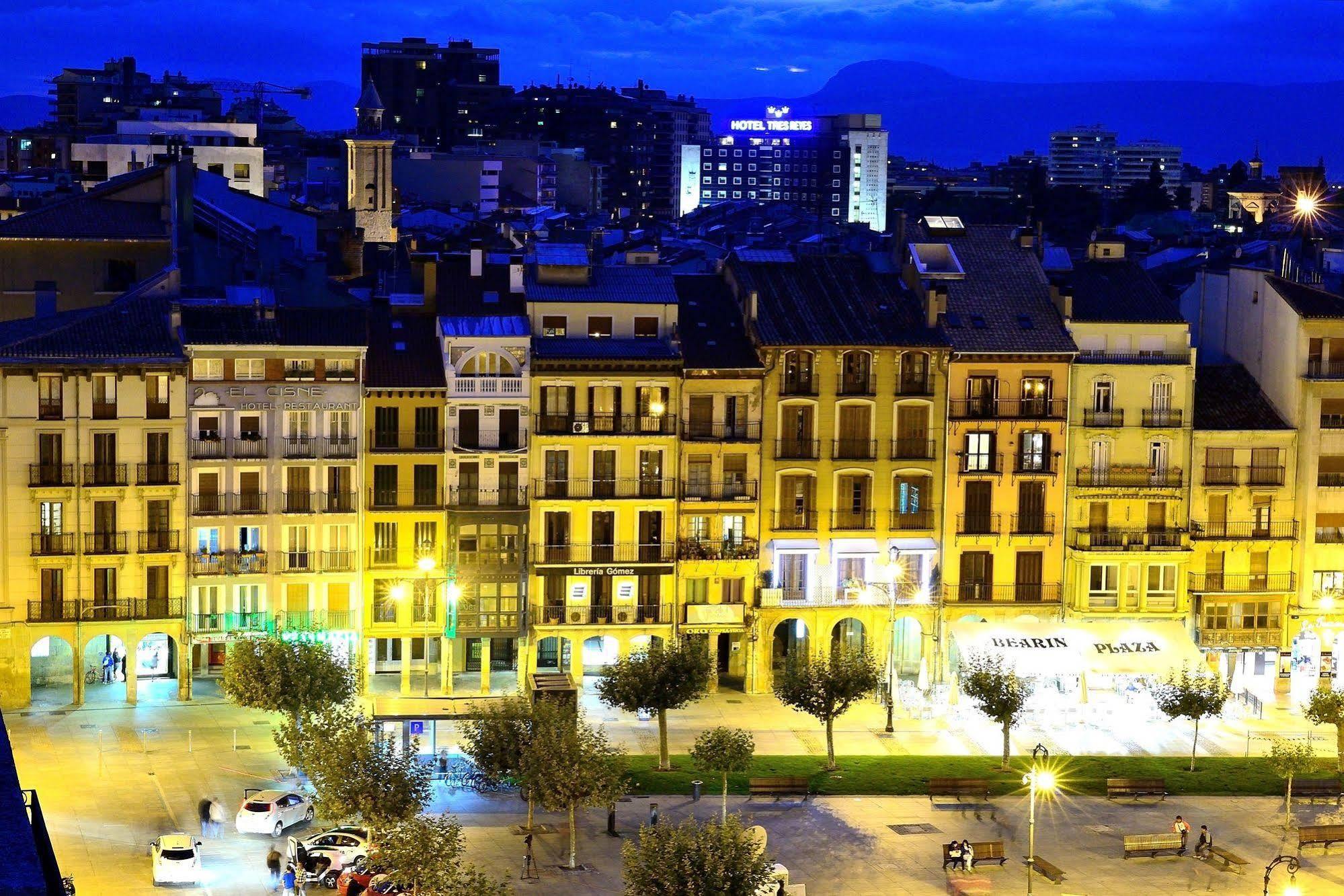 Hostal Arriazu Pamplona Bagian luar foto